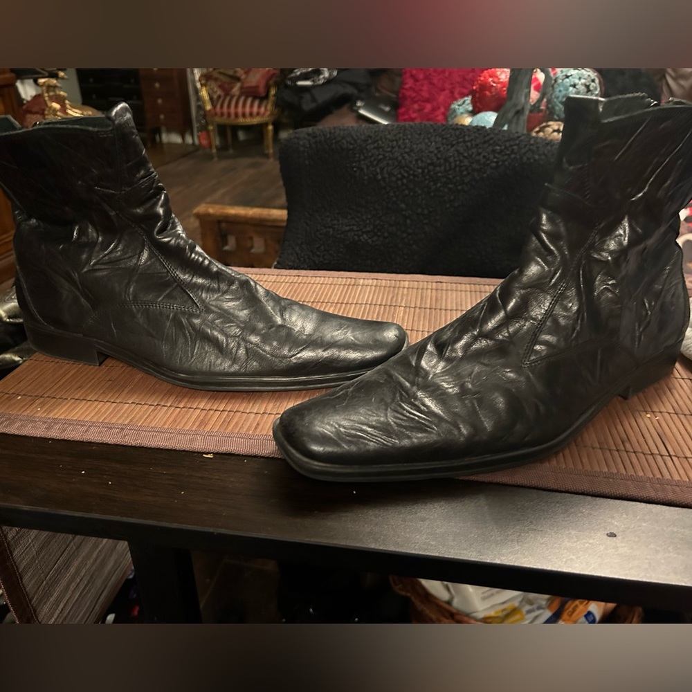 Kenneth Cole modern boots